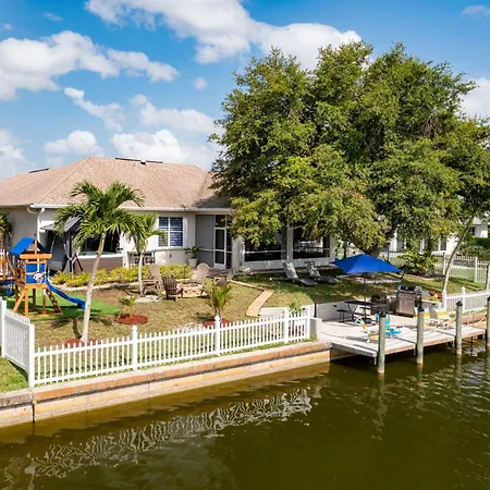 Waterfront House In Paradise At Cape Coral
